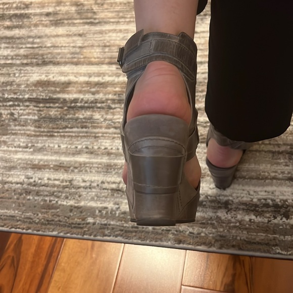 Antelope,platform leather sandals.Great condition.size 36.Grey. - Picture 9 of 11
